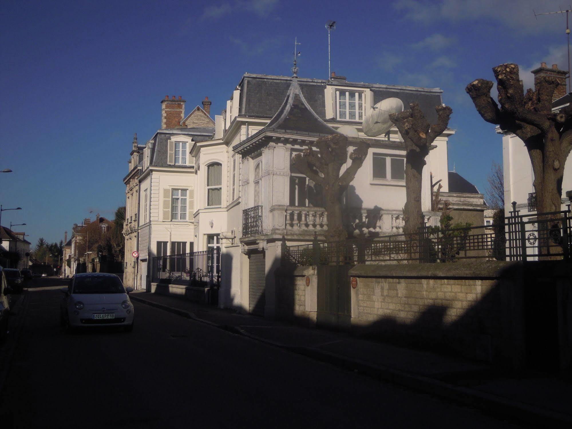 La Demeure D'Eirene Bed & Breakfast Troyes Bagian luar foto